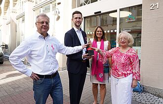 Stadt Heppenheim lässt Starkenburg den gesamten Oktober in Pink erstrahlen